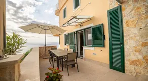 Moderne Familienwohnung mit Panorama-Meerblick - Image 2