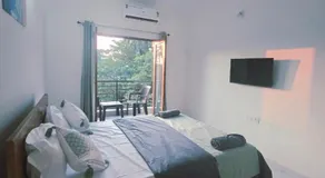 Clares Cove Guest House - Image 2