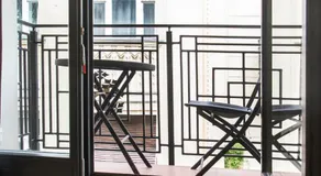 Luxe Central Apartments - Image 4