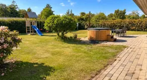 Lovely Cottage With Secluded Garden - Image 2