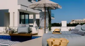 Nesea Seaside Luxury Escape - Image 4