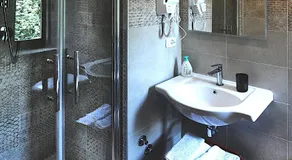 COUNTRY HOUSE - Image 2