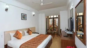 Hotel Windsor Castle Cyber City - Image 2