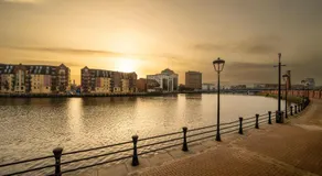 River Side Apartment, City Centre - Beautiful View and Free Parking! - Image 4