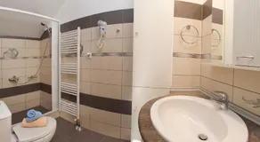 Orchid Garden Apartment - Image 4