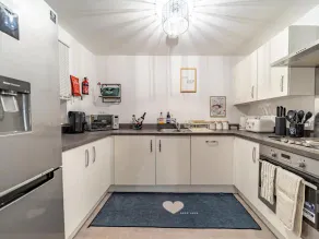 Cosy and Exquisite 2 Bed 2 Bath In The Heart Of Sittingbourne - Image 4