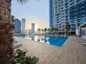 Deluxe One-Bedroom Apartment in Business Bay with Burj Khalifa and Canal View - Image 3