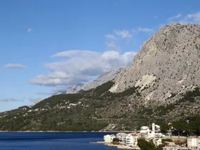 Charmant appartement de vacances avec barbecue et terrasse | Vue mer | À côté de la plage - Image 2