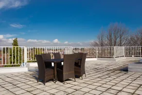 Broc House Suites - Image 4
