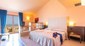 Tropis Hotel - Image 2