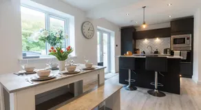 Stunning Pet-Friendly Home with Hot Tub less than one minute walk from Barmouth Beach - Image 3