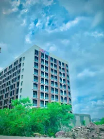 Neon - Royal Nest Aerotel with Pvt Balcony -1 km from Airport - Image 5