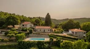 HostWise - Quiet & Modern Villa with Pool & River - Image 4