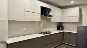Tom's Luxury Hotel - Image 4