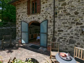 Holiday house overlooking lake near Tuscany - Image 4