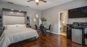Palmer Hotel Suite Retreat in the Heart of Houston - Image 2