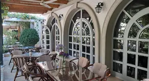 Villa Velzon Guesthouse - Image 3