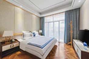 Yue Four Season Resort Center - Image 2