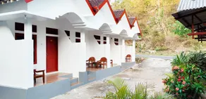 Sarwi Endah Beach Cottage - Image 3