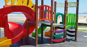 CASA DE PRAIA COM DUAS PISCINAS E GARAGEM - Image 3