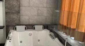 BRYSS HOTEL - Image 3