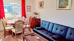 Sherlock's House - Melbourne House - 4 BR Private drive parking x 3 Sleep 9 Enclose garden Family Contractors Relocation Dogs welcome - Image 2