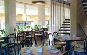 Venusz Hotel - Image 2