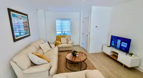 Spacious and Modern Entire Home with Garden - Image 2