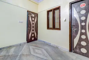 OYO Collection O 72338 Hotel Bliv - Image 3