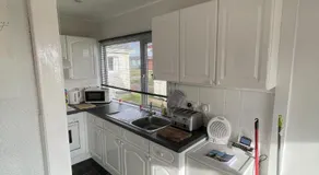 Captivating 2-Bed Cottage - Image 3