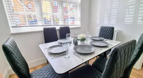 Spacious 4BR House Sleeps 8 with Free Parking, Contractor Friendly, Near Basildon Hospital & London Links - Image 4