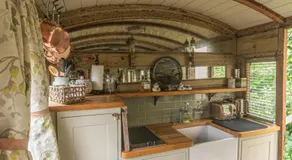 Helmsley Garden Cottage & Railway Carriage - Image 4