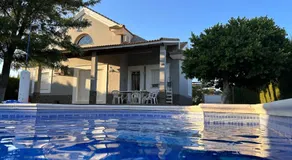Chalet Californiano con Piscina - Image 3
