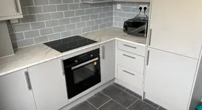 2 Bedroom Home Near Tube Station Easy London Access Peeams Abode - Image 3