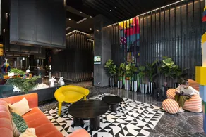 Premium Collins Boulevard Near Airport - Image 3