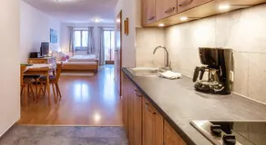 Appartamento con terrazza, giardino e griglia - Image 3