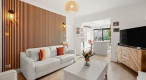 Spacious 4BR 2 baths House, Near Canary Wharf DLR Access - Image 2