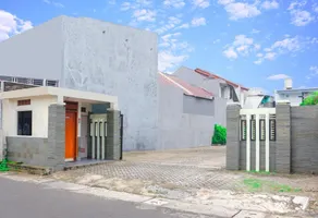 HP Residence Mitra RedDoorz near Alun Alun Kediri - Image 3