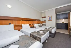 Hi Way Eight Motor Inn - Image 2