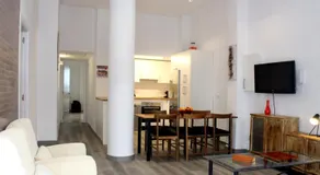 Espacioso Apartamento en Triana - Image 2