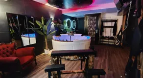 La loveroom bdsm de Nice " la chambre luxe des désirs " - Image 4