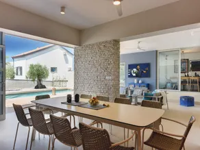 Villa à Stinjan avec Piscine et Vue Mer - Image 5