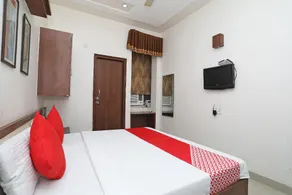 OYO 38103 Hotel Shubham - Image 3