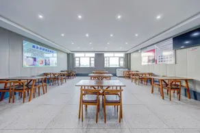 Shell Hotel Shandong Linyi High-Speed Railway Station - Image 4