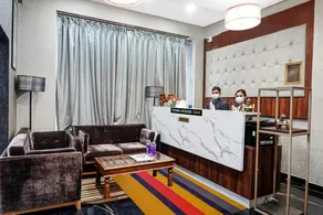Super Townhouse OAK Hotel Rajmudra - Image 4