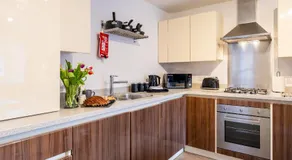 2-Bed Flat Near Shrewsbury Hospital, inc Parking - Pass the Keys - Image 4