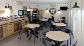 Logis Hôtel Le Vanséen - Image 4