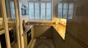 Luxury Moffat Apartment - High End Furnishing - Image 4