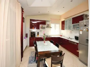 Chic and Stylish Kastel Novi Apartment with Pool - Five Bedroom Apartment With Pool - Image 4