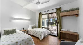 Kinka Palms Motel - Image 2